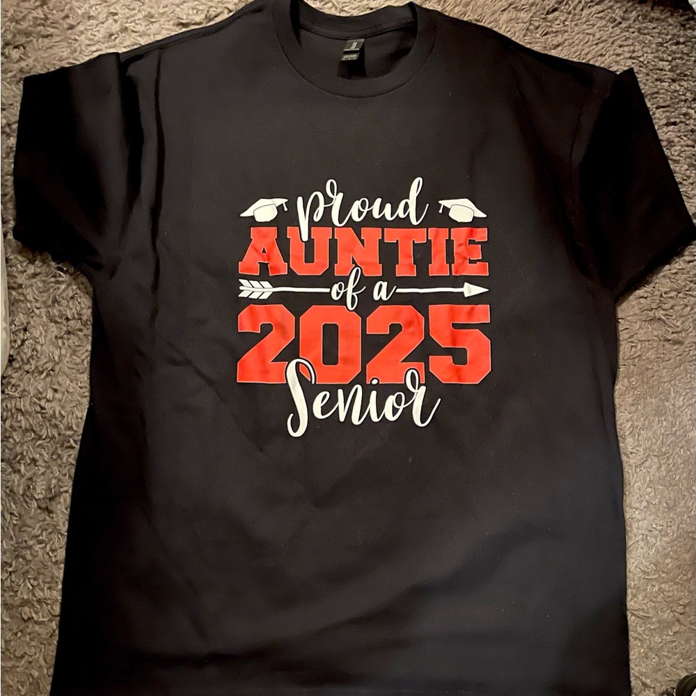 Black 'Proud Auntie of a 2025 Senior' T-Shirt NWOT